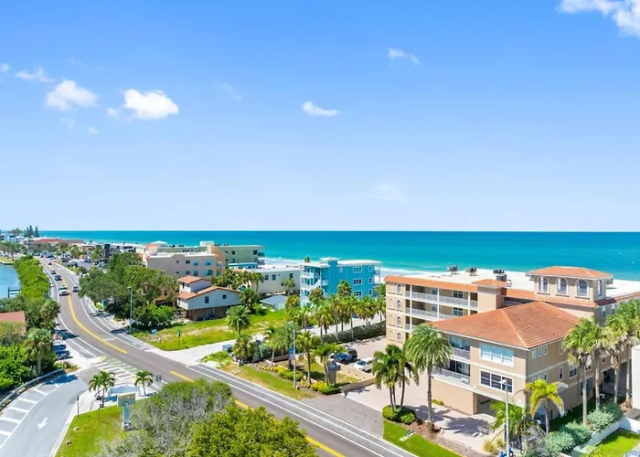 Holiday home Ocean Side Front Penthouse